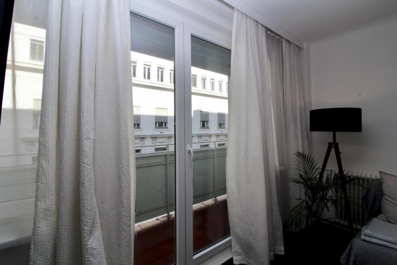 Balcony Apartment - Next To Opera Wenen Buitenkant foto