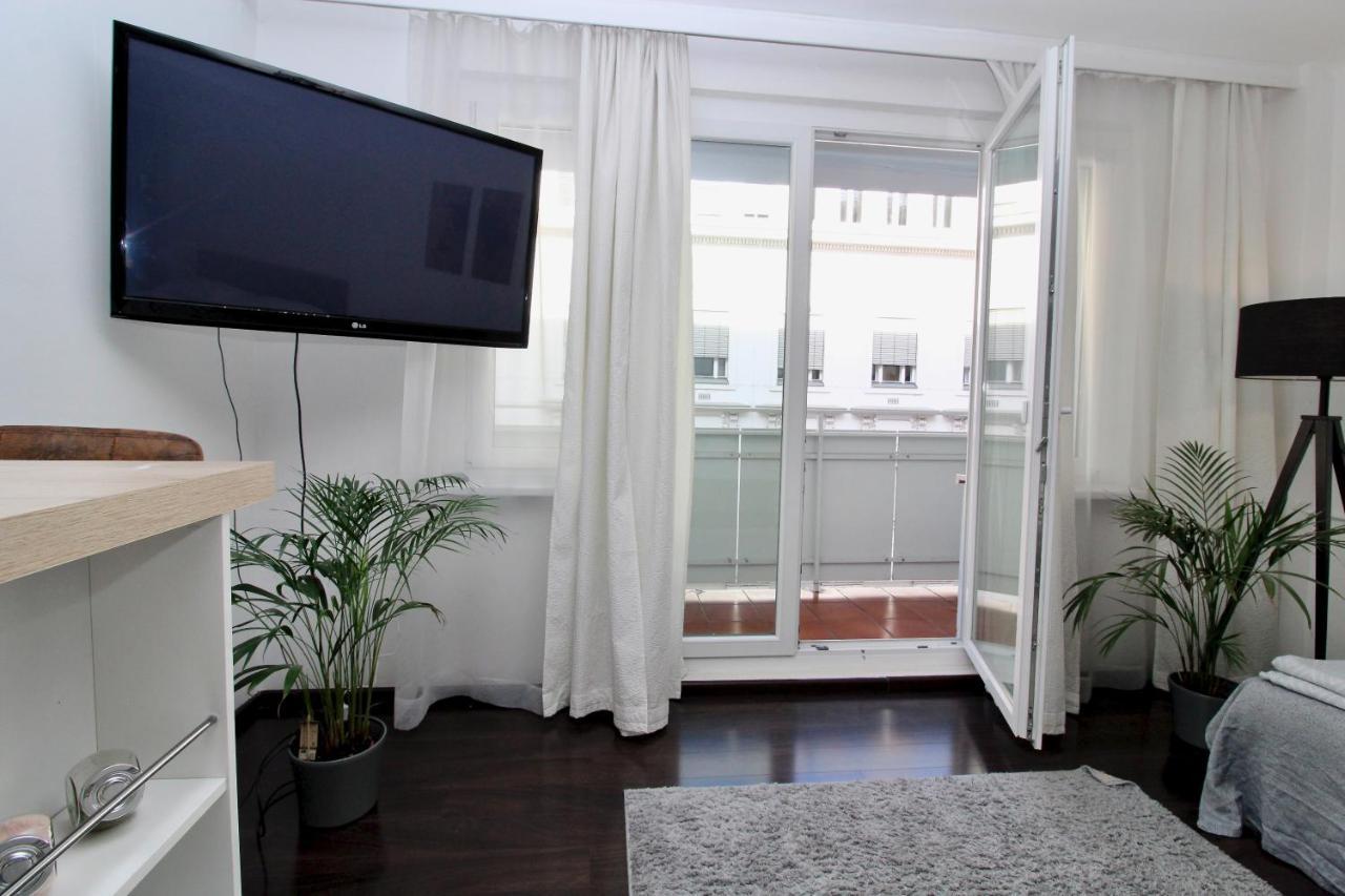 Balcony Apartment - Next To Opera Wenen Buitenkant foto