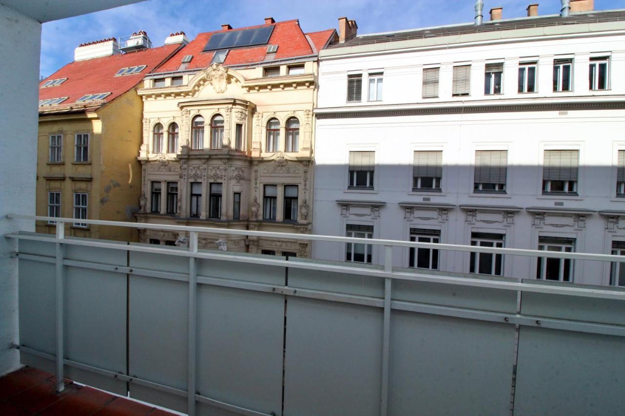 Balcony Apartment - Next To Opera Wenen Buitenkant foto